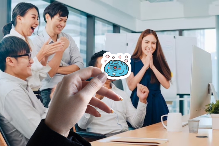 Trên tay mẫu in sticker