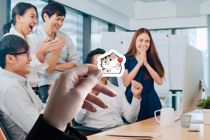 Trên tay mẫu in sticker