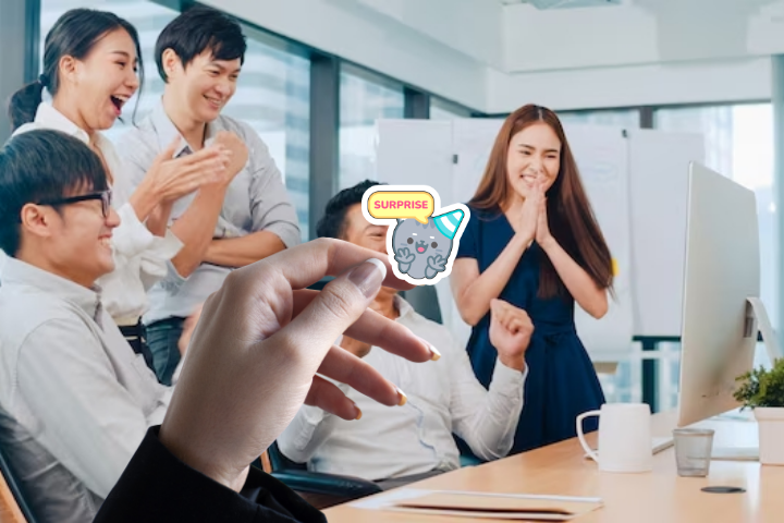 Trên tay mẫu in sticker