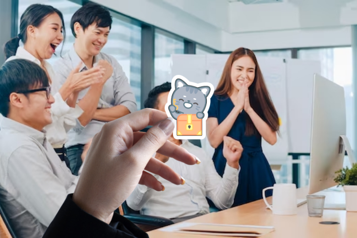 Trên tay mẫu in sticker