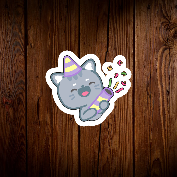 Một chú mèo xám nhỏ đang đội mũ sinh nhật và cầm một ống pháo tay. Với đôi mắt tròn xoe, long lanh và miệng há rộng cười tươi, chú mèo tỏ ra vô cùng thích thú và hào hứng. Bộ lông xám mềm mại của mèo tạo nên một sự tương phản đáng yêu với màu sắc rực rỡ của chiếc mũ sinh nhật và ống pháo tay. Những sợi giấy màu sắc bay ra từ ống pháo, tạo nên một không khí vui tươi và náo nhiệt.