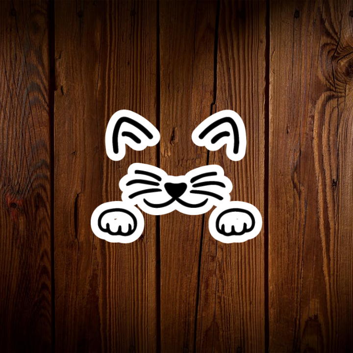 Thiết kế này tập trung vào những nét đặc trưng nhất của một chú mèo: đôi mắt tròn xoe, chiếc mũi nhỏ nhắn và bộ râu tinh nghịch. Đôi mắt được vẽ bằng những đường cong mềm mại, tạo cảm giác như đang cười tít mắt. Chiếc mũi nhỏ xinh được đặt ở vị trí trung tâm, làm điểm nhấn cho cả khuôn mặt. Bộ râu được vẽ dài và cong, tạo cảm giác như đang rung rinh vui vẻ. Hai bàn chân nhỏ xinh ở phía dưới càng làm tăng thêm vẻ đáng yêu của chú mèo. Tổng thể thiết kế mang đến cảm giác ấm áp, gần gũi và tràn đầy năng lượng tích cực